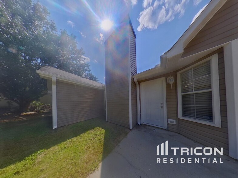 Building Photo - 10622 Cherry Cove