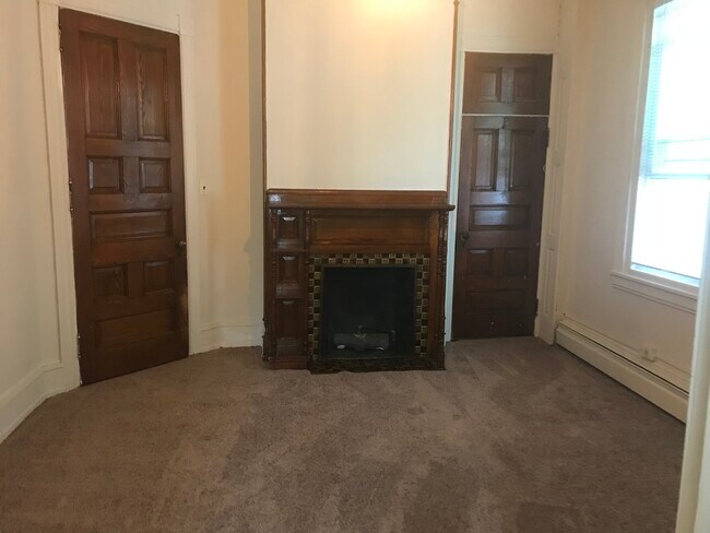 Spacious bedroom with fireplace - 208 Main St