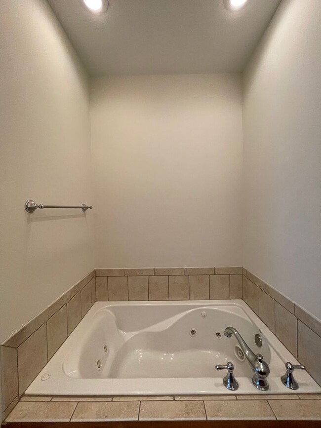 Building Photo - Cotton Creek - One Story Townhome!
