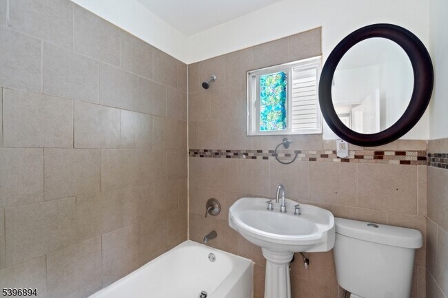 Building Photo - 14 Treacy Ave