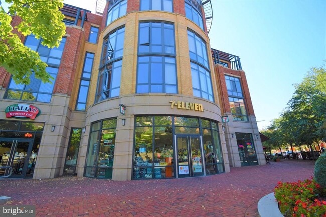 Building Photo - 520 John Carlyle St