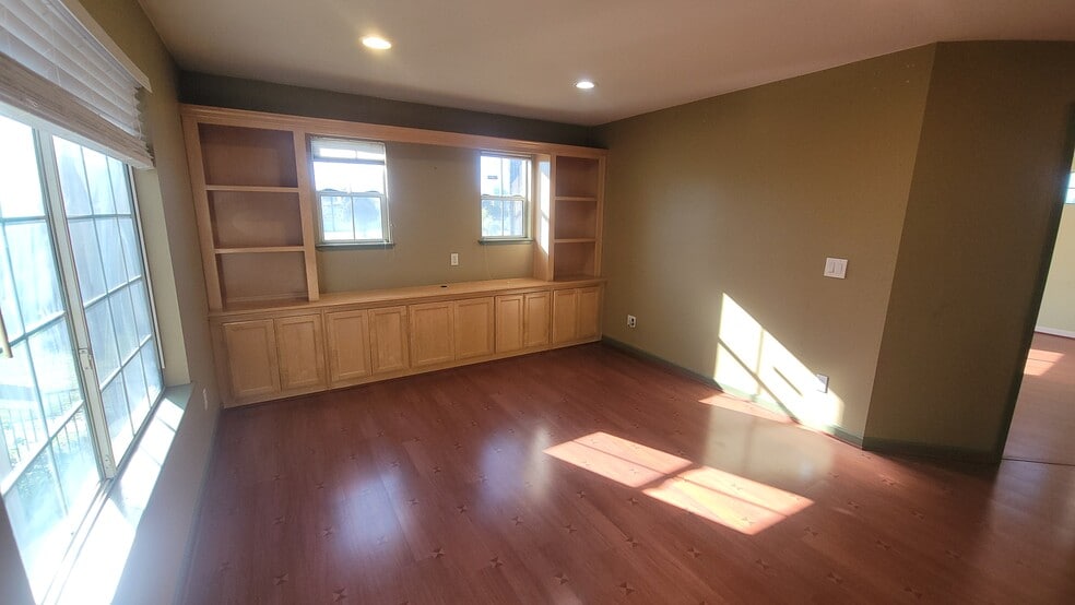 Building Photo - 1537 Hermocilla Way