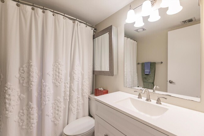 Building Photo - Enjoy great amenities with your annual rental