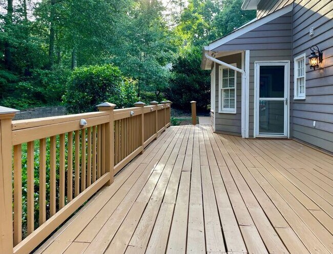 Building Photo - 811 Mitsy Ridge Dr