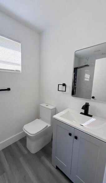 Building Photo - 275 NE 173rd St