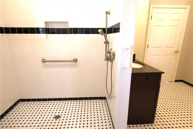 Building Photo - 217 Mountain View St