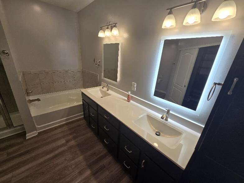 Building Photo - 32 Pebble Brook Pl