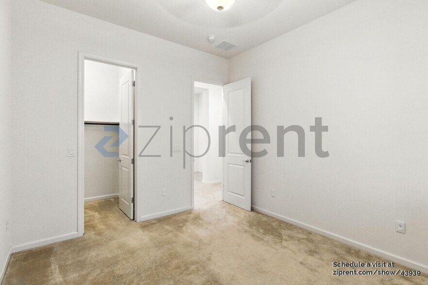 Building Photo - 15042 Iron River Dr