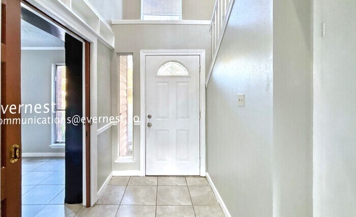 Building Photo - 2315 Hampton Rd