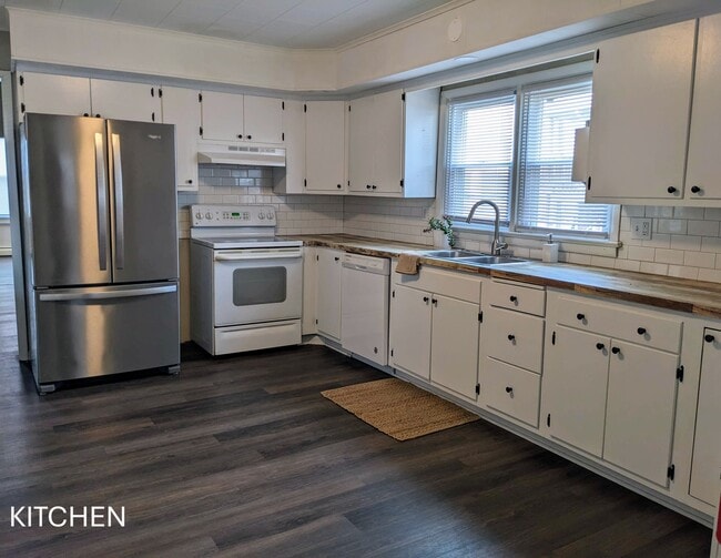 Kitchen - 329 N 2nd St