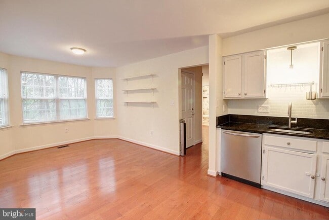 Building Photo - 9261 Ridgefield Cir