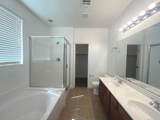 Building Photo - Stylish single-story living with 3 bedrooms, 2 baths, plus a versatile den — 1,489 sq ft of comfo...