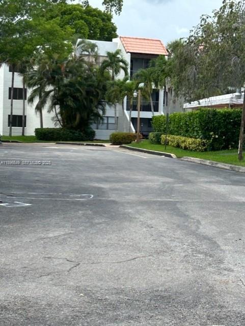 Building Photo - 303 Racquet Club Rd