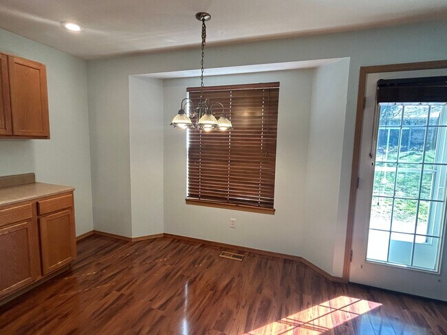 Building Photo - Beautiful 3 bedroom home - Clever, MO