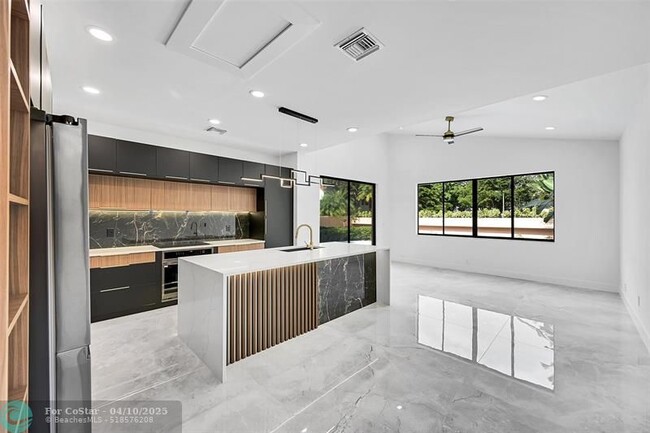 Building Photo - 6488 Via Rosa