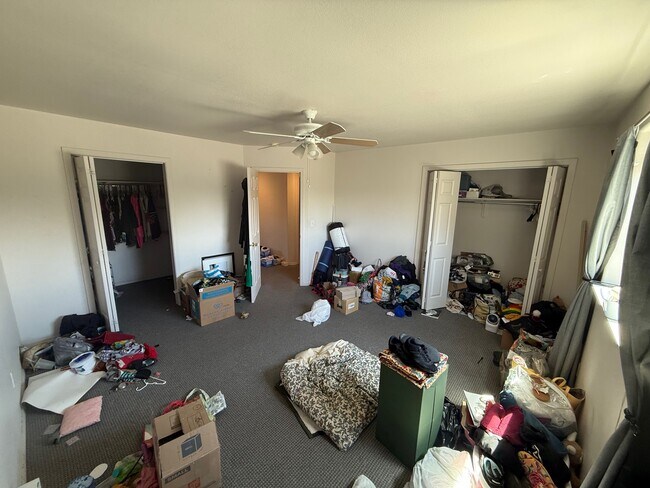 Building Photo - 913 Cardinal Dr