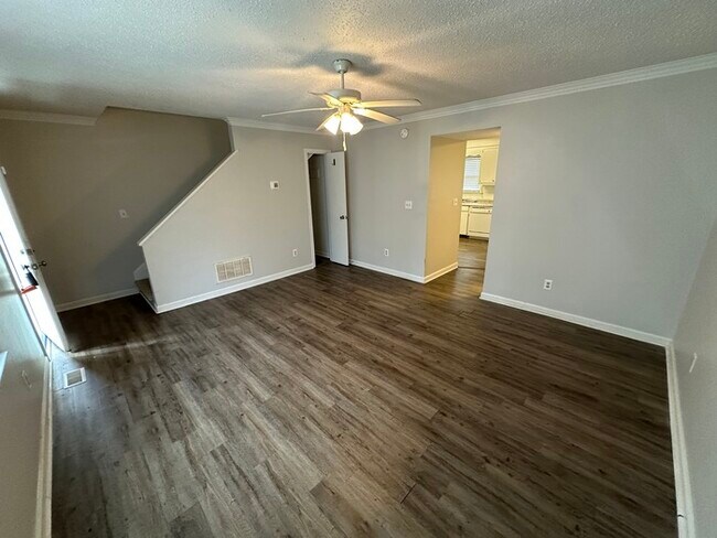 Building Photo - Updated Two Bedroom Townhome