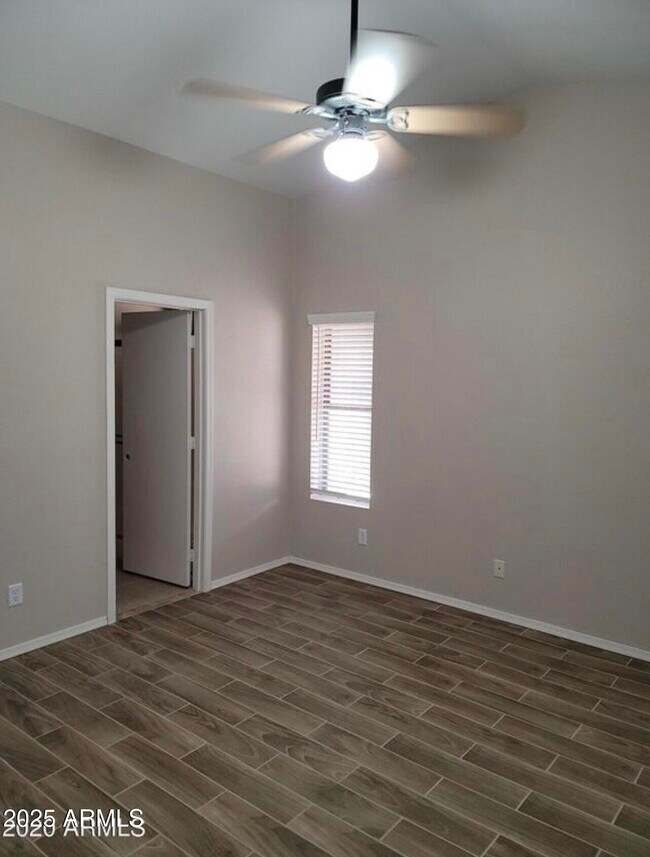 Building Photo - 3423 E Menadota Dr