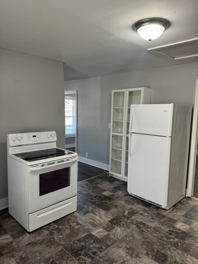 Building Photo - 1609 17th Ave N