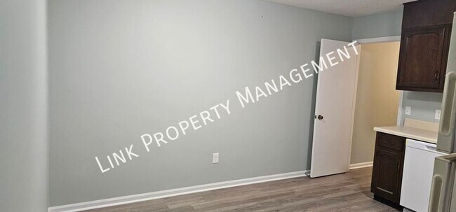 Building Photo - 900 Peppermill Rd