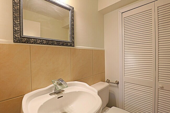 Building Photo - 1353 Stadler Dr
