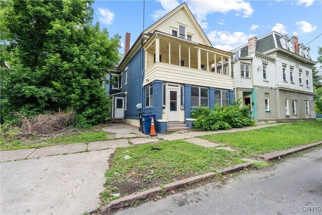 Primary Photo - 211 Ash St