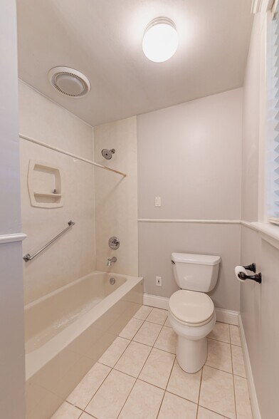 Building Photo - 8859 Rock Forest Dr