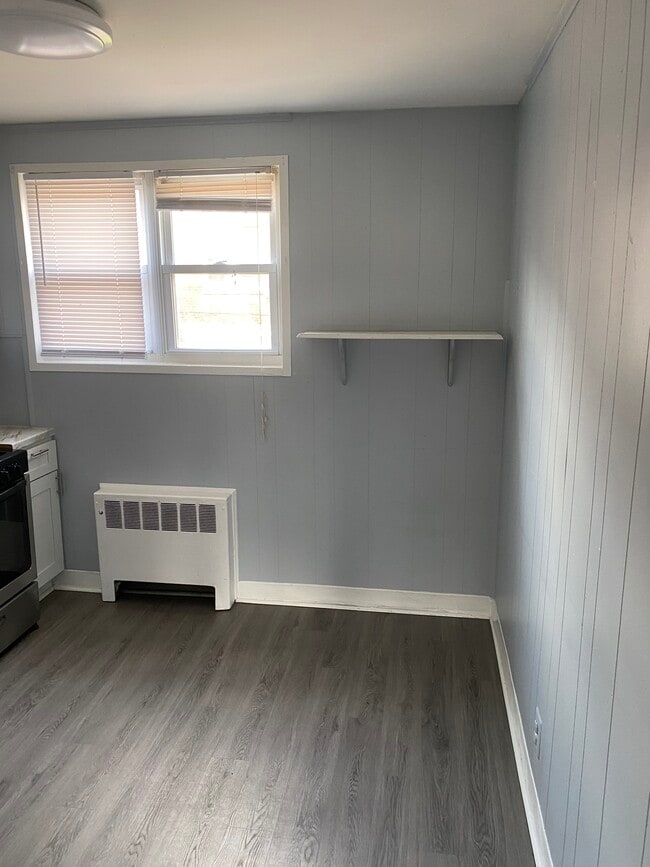 Building Photo - 6254 Everett Ave