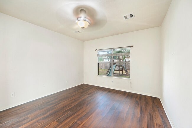 Building Photo - 10003 Lynette Falls Dr