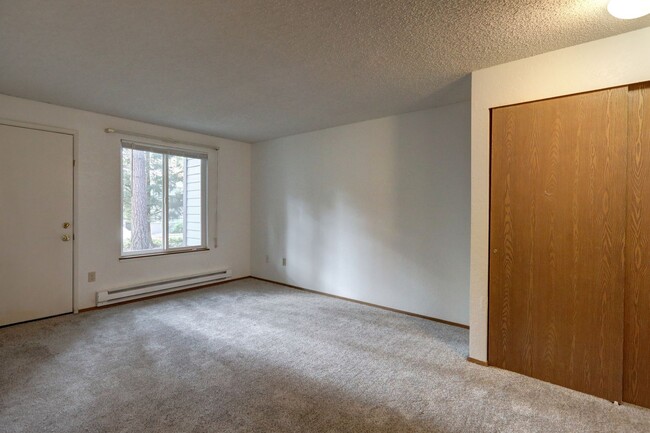 Building Photo - Newly updated 2 Bedroom Bellevue Condo is ...