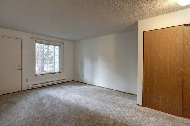 Building Photo - Updated 2 Bedroom Bellevue Condo is Available!