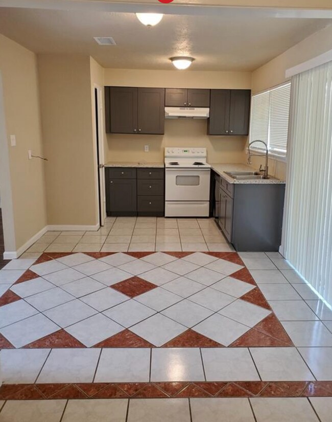 Kitchen - 4410 McCleester Dr