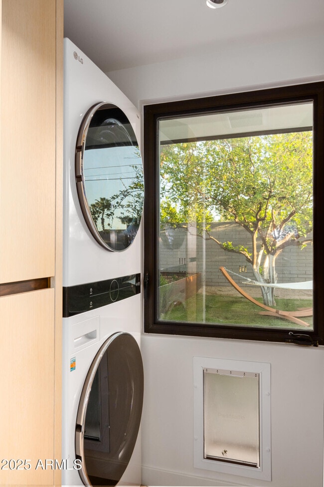 Building Photo - 5311 E Mitchell Dr