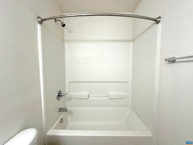 Building Photo - 855 Fountain Ct