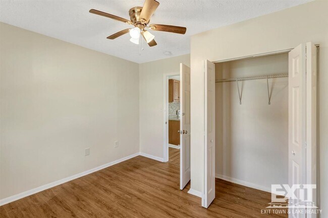 Building Photo - Newly Renovated 2 Bedroom 1 Bath in La Cro...