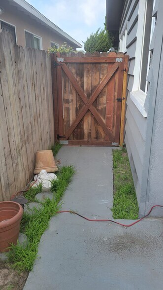 Building Photo - 1430 Manhattan Beach Blvd