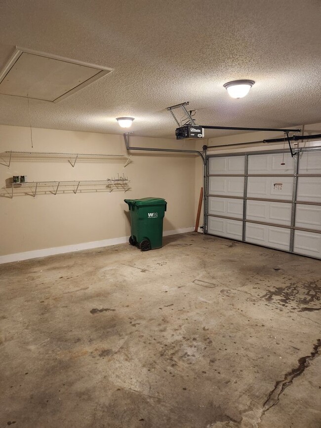 Building Photo - 9841 Lenox Ln