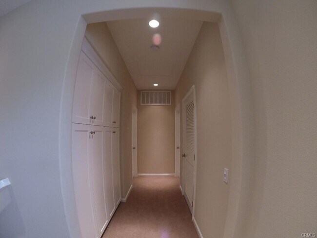 Building Photo - 2bd/2.5ba two car garage end unit condo in Orchard Hill Irvine for rent