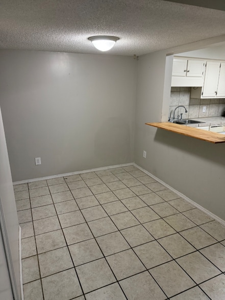 Building Photo - 720 Coventry Ln