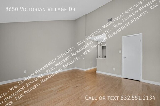 Building Photo - 8650 Victorian Village Dr