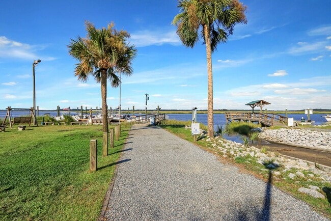 Building Photo - 3 Bed/2 Bath in Deep Water Community