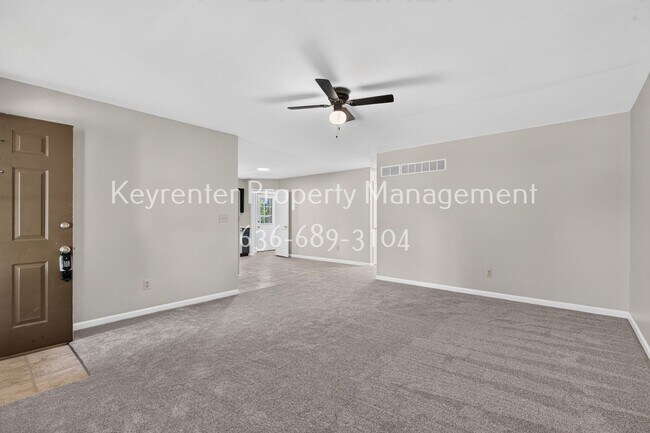 Building Photo - 357 Della Dr