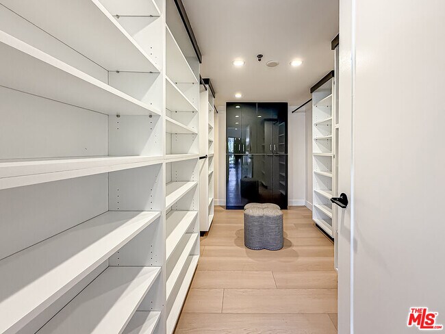 Building Photo - 1133 5th St