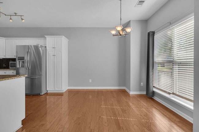 Building Photo - Beautiful and light-filled home in the desirable Normandy Place community located in Nashville’s ...