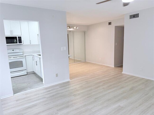 Building Photo - 117 Gardens Dr