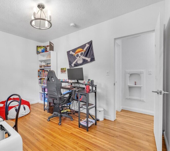 Building Photo - 1100 El Rado St