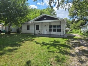 Building Photo - 4BD/1 BA nicely updated home