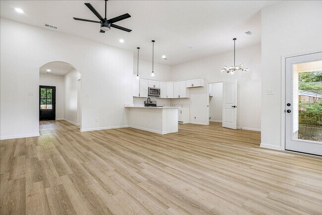 Building Photo - Stunning New Construction House in East Memphis!