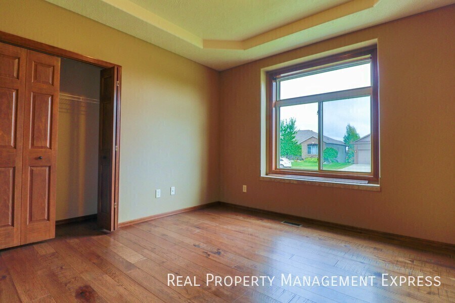 Building Photo - 7905 S Grass Creek Dr