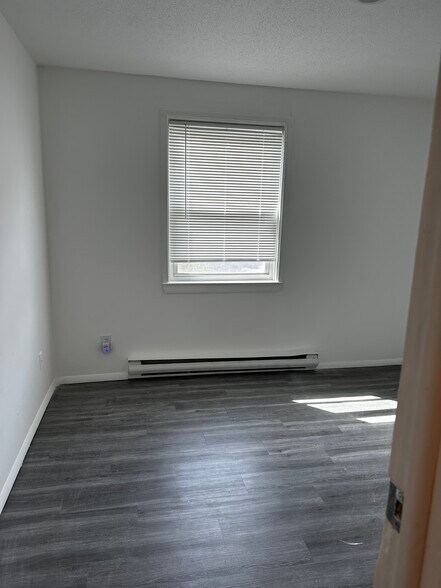 Building Photo - 19 Hurlburt St